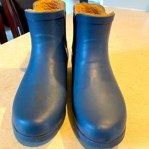 Chooka Chelsea blue short rain boots 8
